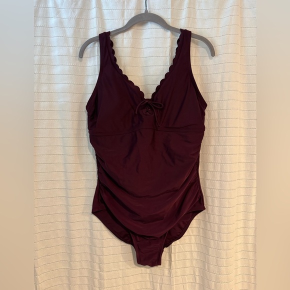 Kona Sol Eggplant Scalloped Detail One-Piece Swimsuit Size Large - Picture 2 of 7